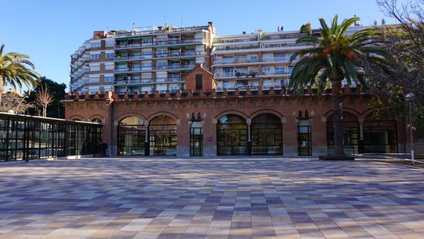 Plaça arxiu històric recinte Maternitat a Barcelona